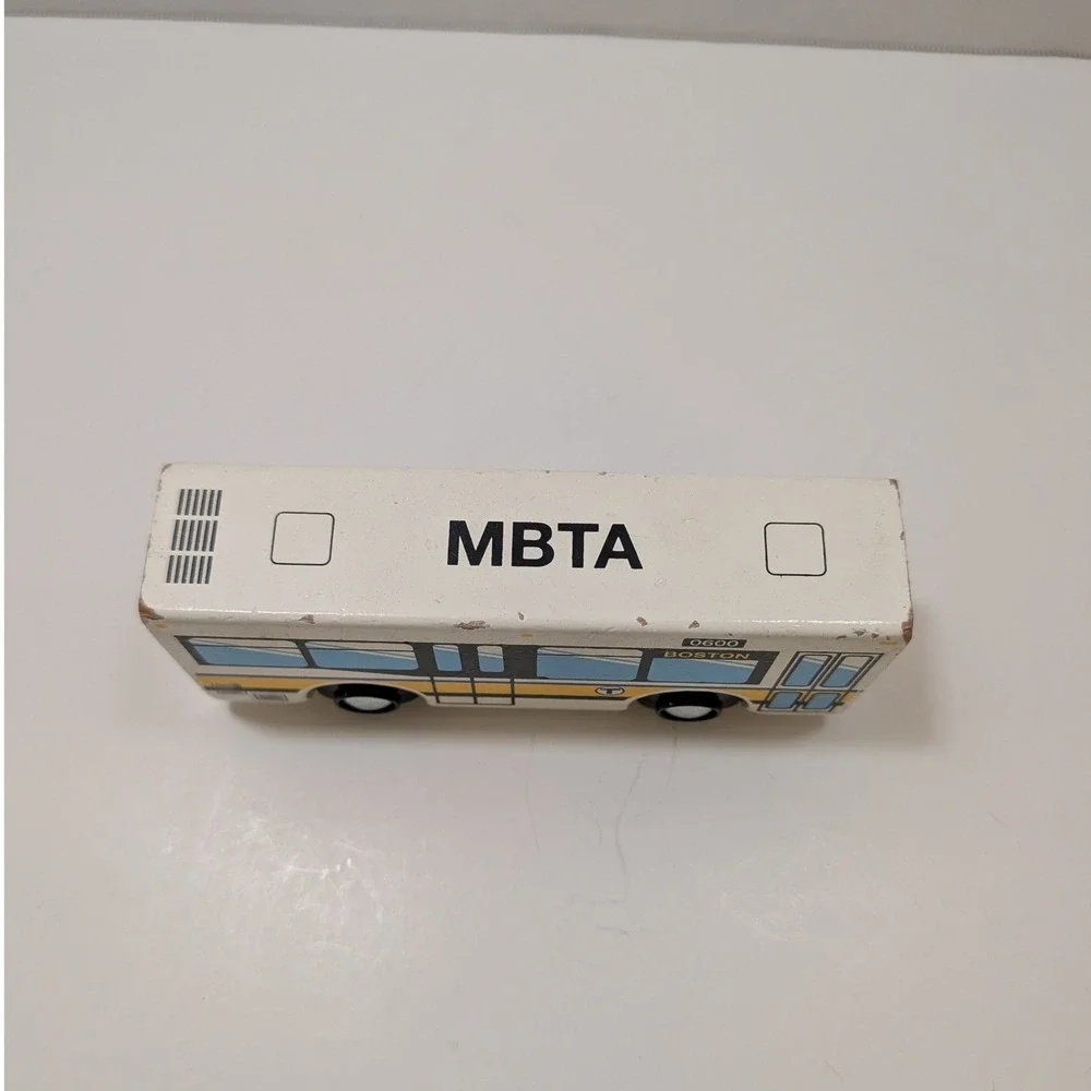 MBTA Boston Wooden Bus Toy White Blue Yellow Massachusetts Transit Maxim Ent‎